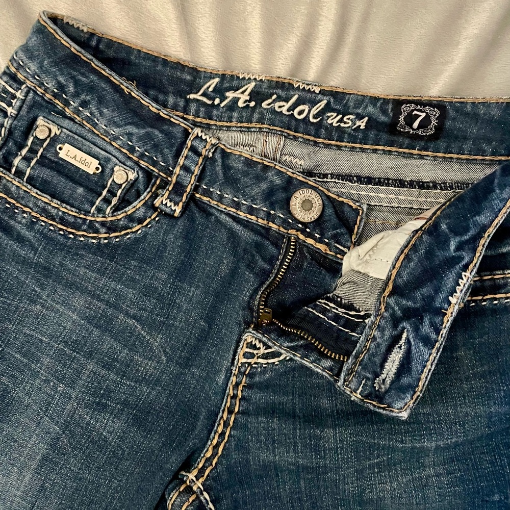 L.A. idol Blue Mid Rise Jeans